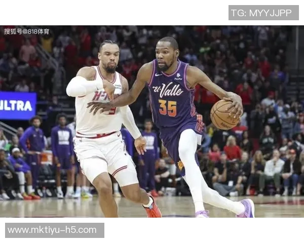 狄龙赞布克突破能力与防守智慧助力队友成长与发展 狄龙赞布克突破能力与防守智慧助力队友成长与发展